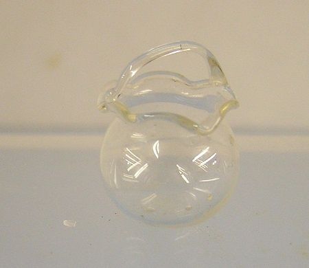 Small Clear Basket with Fluted Edge mc02951