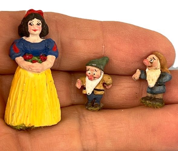Snow White and the Two Dwarfs mc031624