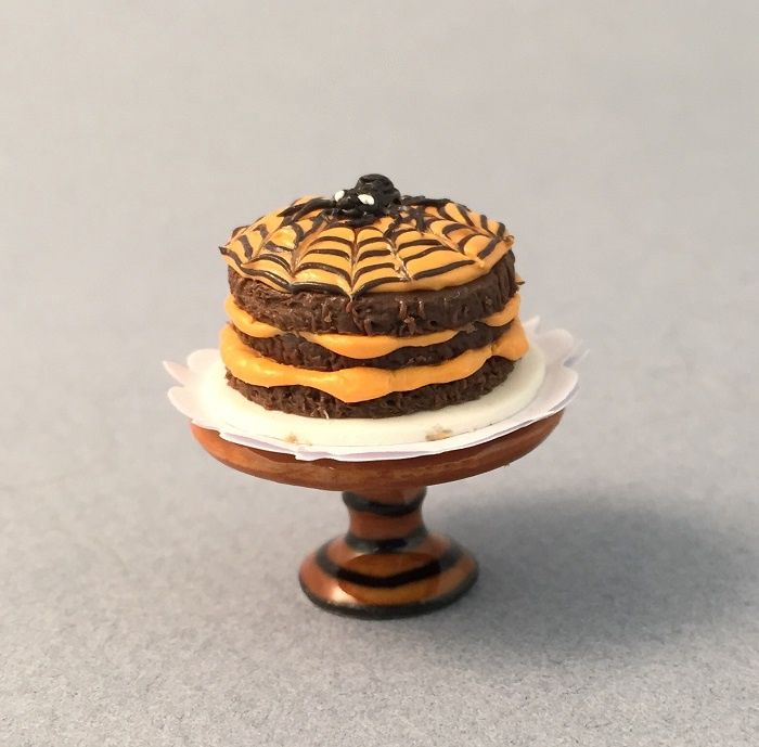 Spider Cake on Halloween Cake Plate BDk2232