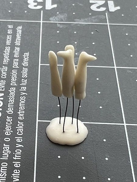 Stilt with Set of Tiny China Arms and Legs 2 mcsal1