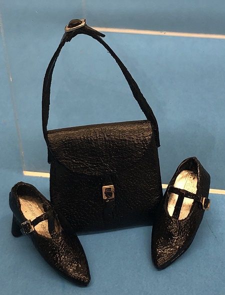 T Strap Shoes and matching Purse in Black leather mc03251
