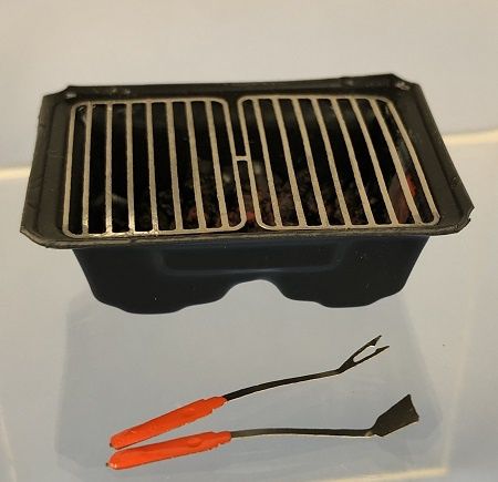 Table Grill with Fork and Spatula mc03635