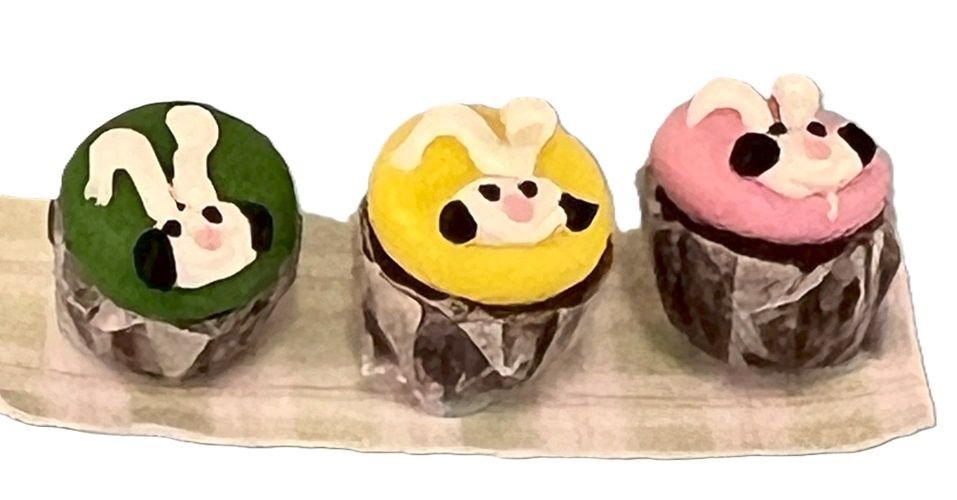 Three Bunny Cupcakes mc031063