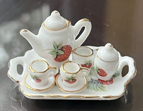 Strawberries on White China Teaset mc05746
