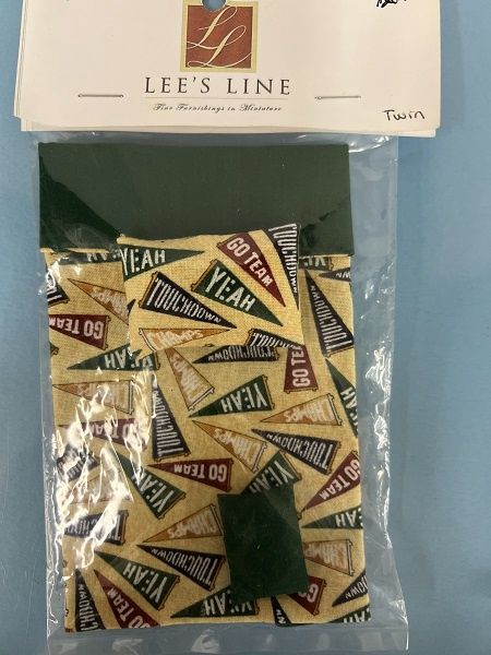Team Pennants with Green Bedding AC507G