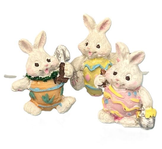 Three Garden Bunnies in Eggshells mc031078