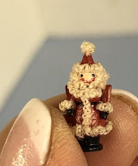 Tiny Santa mc05162