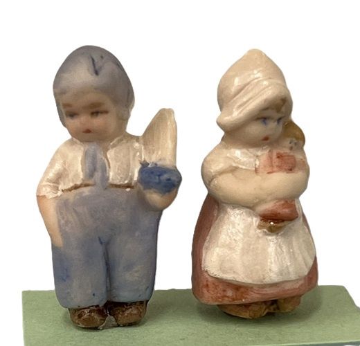 Tiny Set of Dutch Dolls ps023