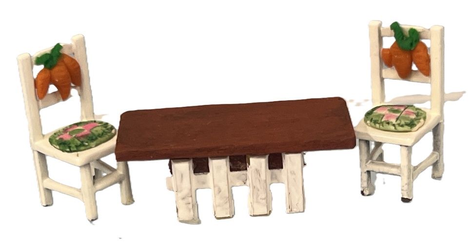 Tiny Table and Chairs Decorated with Carrots mc358x