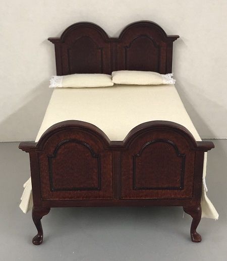 Traditional Bed with Mahogany Finish bes10050mh