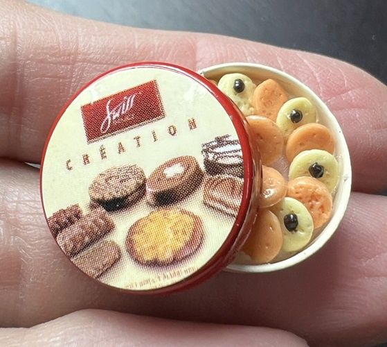 Tin of Cookies mn228