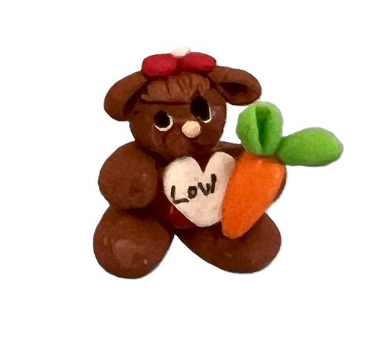 Tiny Clay Rabbit with Carrot and Heart lv22813