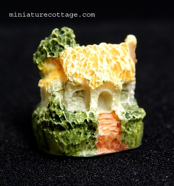 Tiny Miniature Cottage ej00121