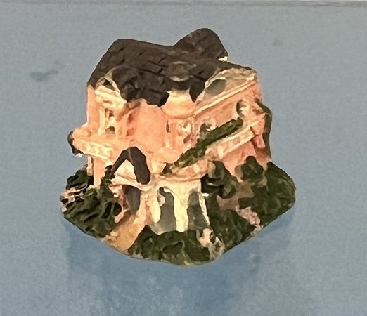Tiny Pink House 10000205