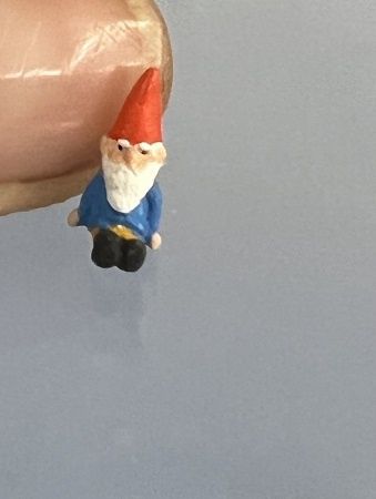 Tiny Sitting Gnome my23a