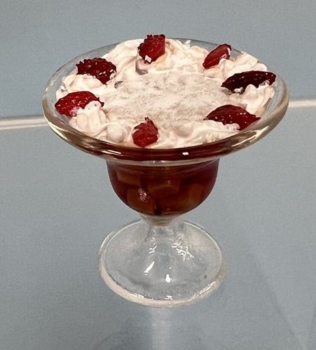 Trifle in Pretty Standing Glass Trifle Bowl mc031278