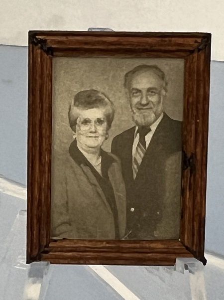 Tiny Family Portrait with a Nice Frame ch22692