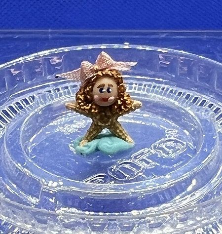 Tiny Star Fish Girl mc04978