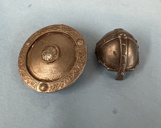 Tudor Helmet and sheild mn210