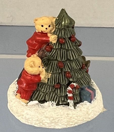 Two Bears in Pajamas Decorating Tree ala317