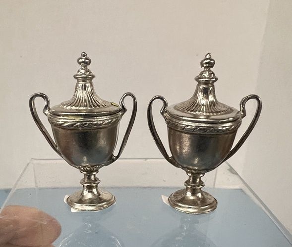 Trophy Urn with Lid cn415