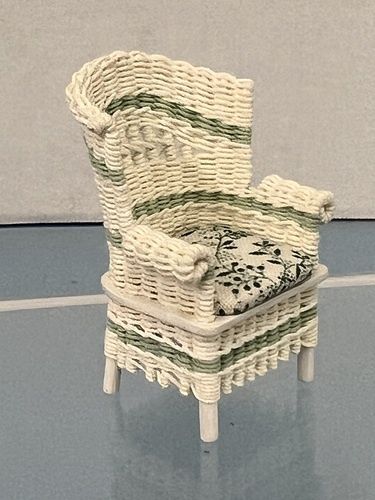 Very nice wicker chair and cushion cn630201