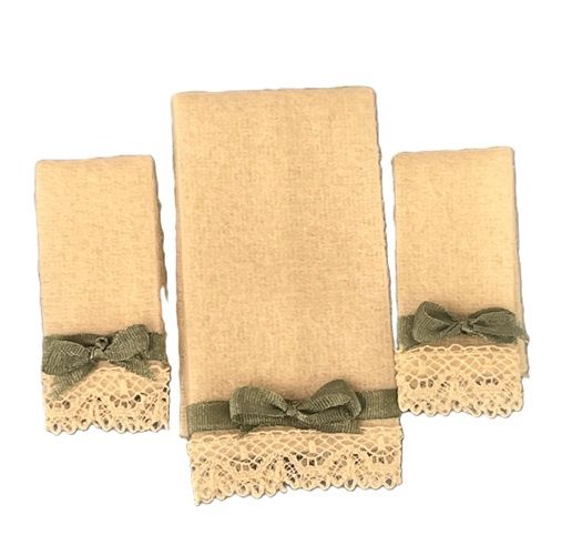 Very Pretty Set of Towels cn0296