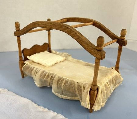 Vintage Canopy Bed ch22508