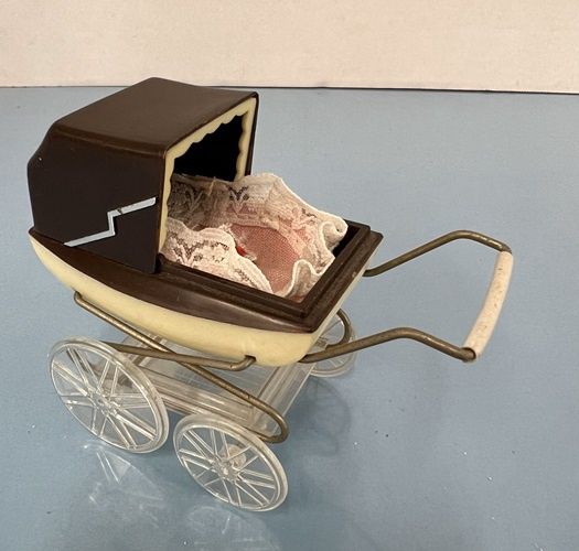 Vintage Plastic Baby Buggy mn536