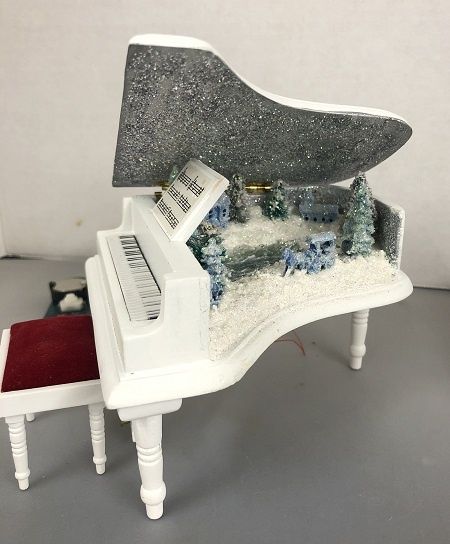 White Grand Piano with Winter Wonderland Scene mf0031