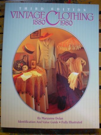 Vintage Clothing 0-89689-109-7