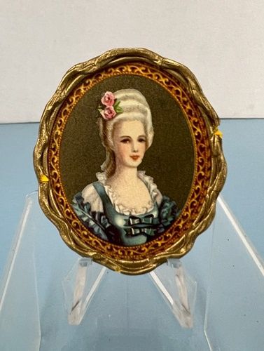 Vintage Print in Gold Frame mn273