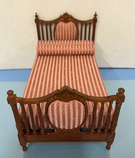 Walnut Finish Sweet Heart Bed mc05687