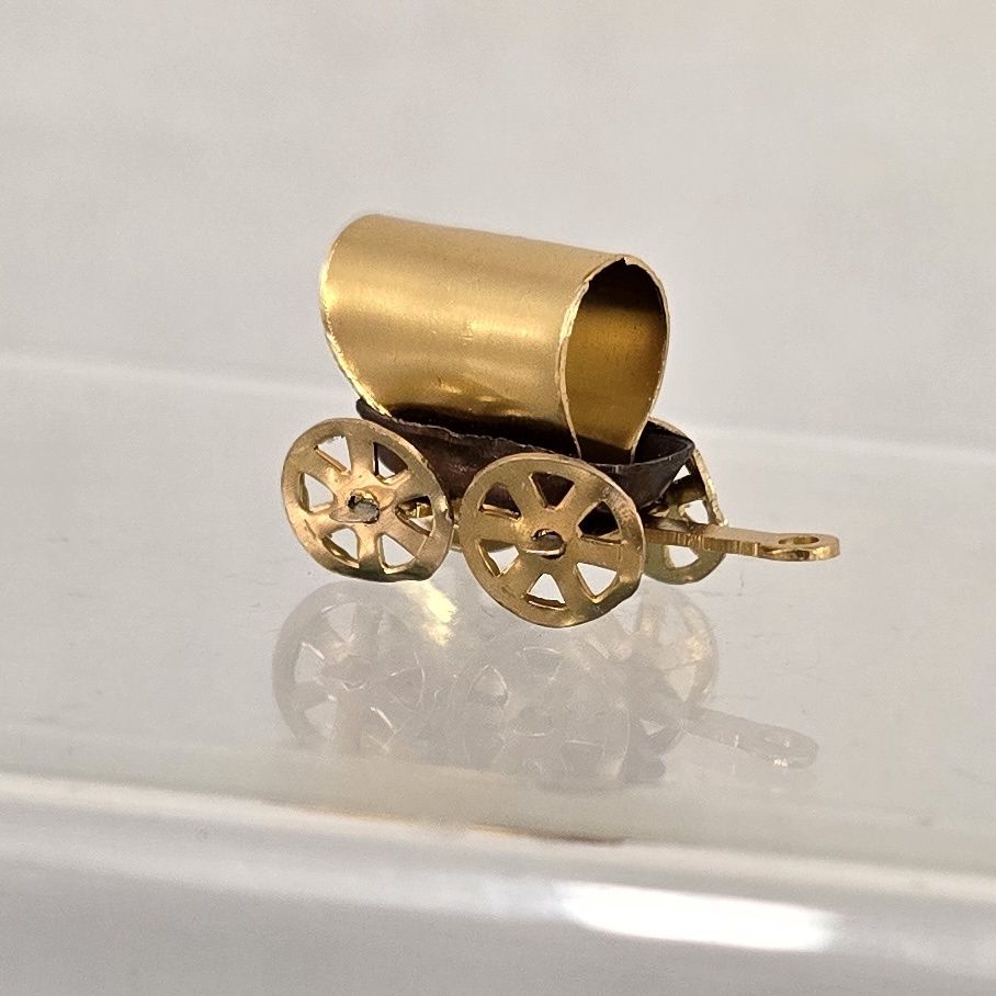 Vintage Brass Colored Wagon Charm (Movable) mc031210