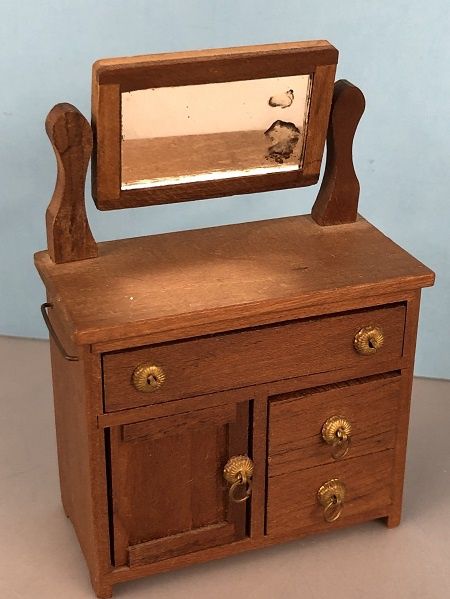 Vintage Dresser mc00190