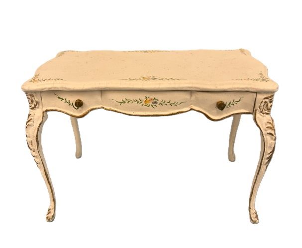 Vintage Painted Table mc030691