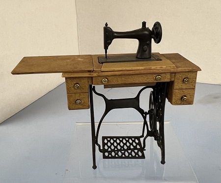 Vintage Sewing Machine ch22314a