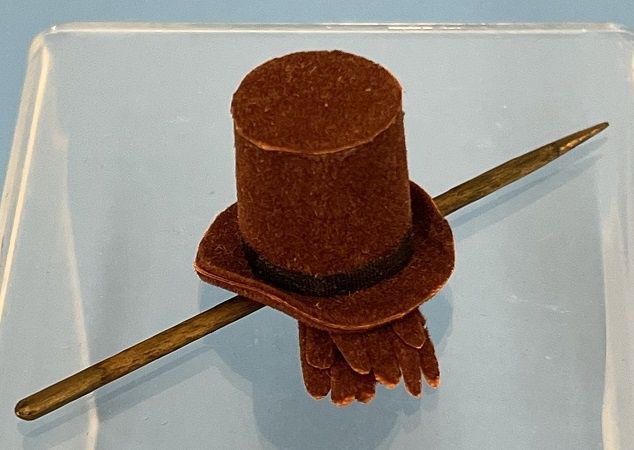 Vintage top hat, gloves, and cane ala771