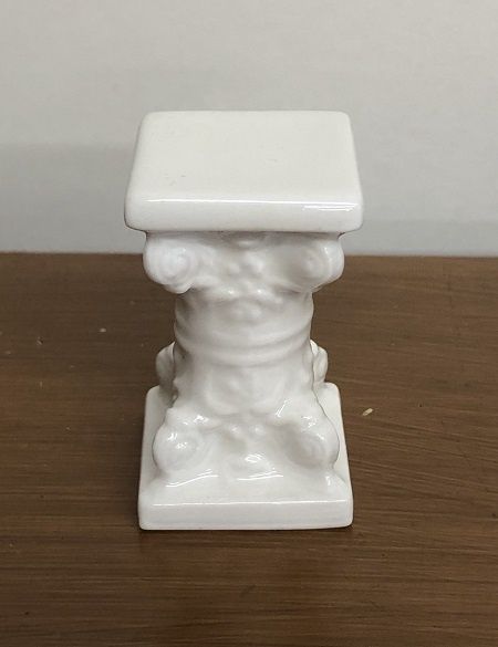 White Glazed Pedestal ja101
