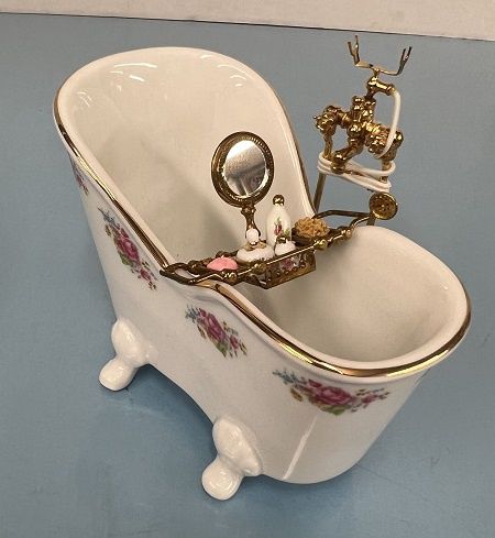 White Old Fashion Bath Tub 3 Pc. Reutter1.772