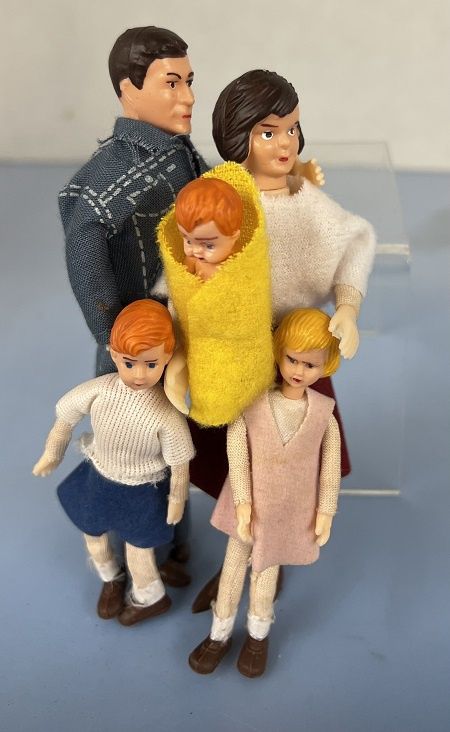 Vintage Doll Family of 5 ch22309