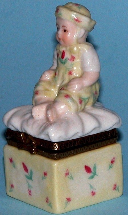 Vintage Madame Alexander Yellow Rosebud Porcelain hinged Limoge ma90615