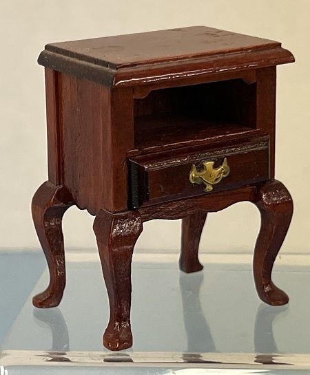 Walnut Side Table mc05331
