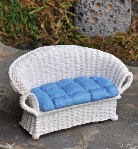 White Resin Wicker Settee ge17202