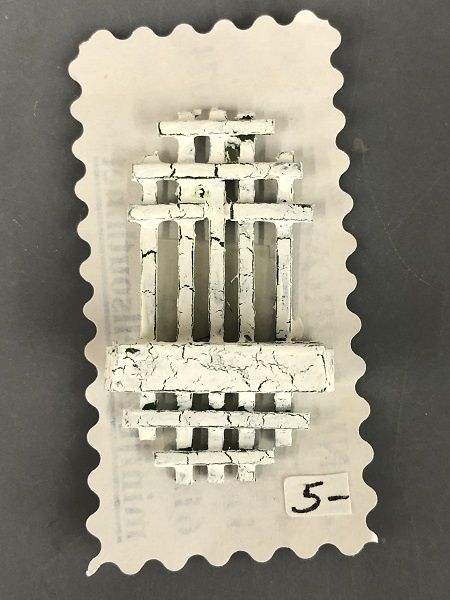 White Small Trellis with Planterbox mc02045