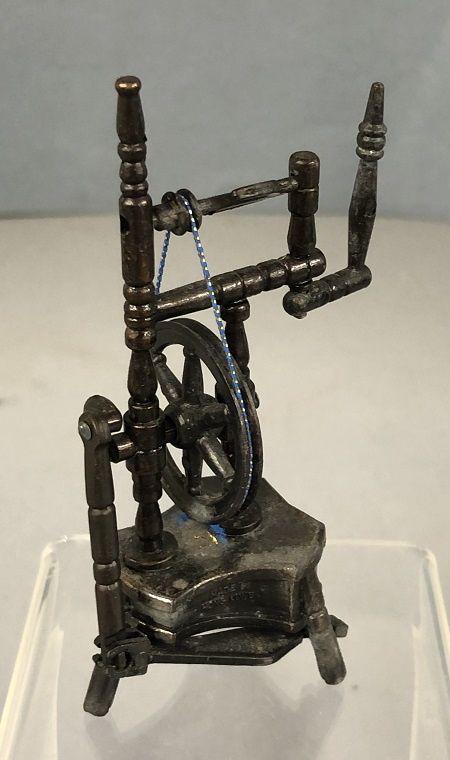 Vintage Metal Spinning Wheel bb1901