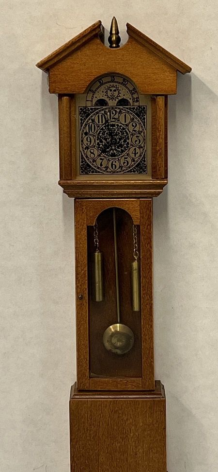 Walnut Finish Working Grandfather Clock mc031016