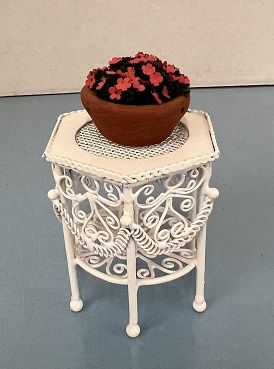 White Wire Table with Plant mc958x