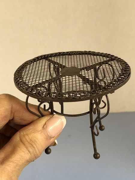 Wire Garden Table 1.808/9