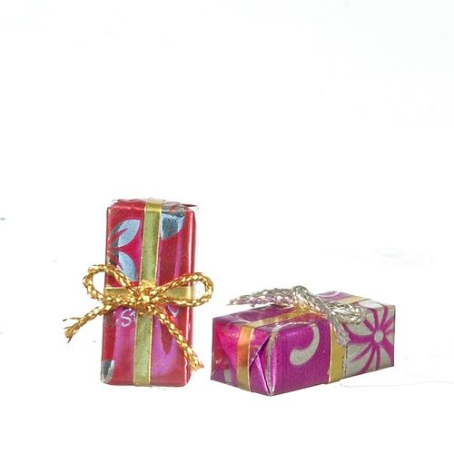 Wrapped Oblong Gifts/Sm/2 B0146